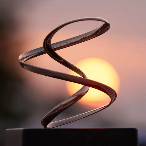 Son şirket blogları hakkında Kinetic Art for Every Space: Introducing Our Collection from Desktop to Monumental