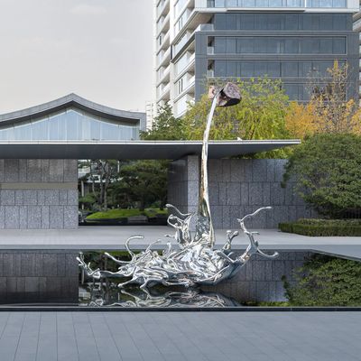 İyi bir fiyat. Dekorasyon için Döngü Tasarımlı Paslanmaz Çelik Dış Mekan Su Fıskiye Heykeli çevrimiçi