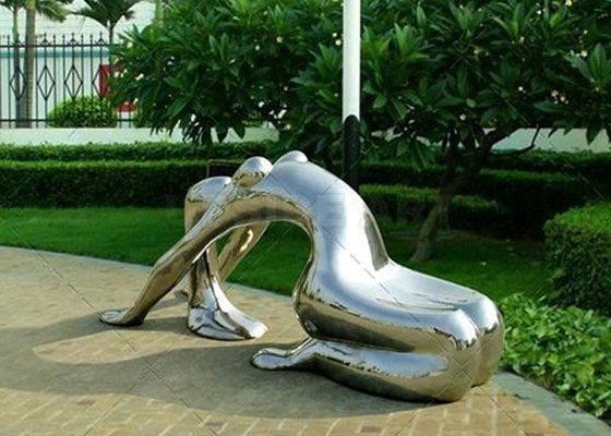 İyi bir fiyat. Modern Bahçe Metal Sanatı Kadın Bench Paslanmaz Çelik Heykel cilalanmış çevrimiçi