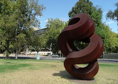 İyi bir fiyat. Spiral Büyük Paslı Demir Heykel, Modern Paslı Metal Bahçe Heykelleri çevrimiçi