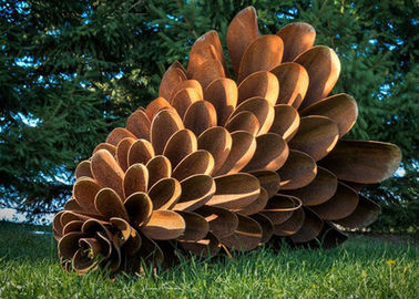 İyi bir fiyat. Corten Çelik Paslı Çam Kozalağı Heykeli, Modern Metal Peyzaj Heykel çevrimiçi