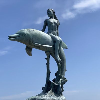 İyi bir fiyat. Dış Mekan Metal Sanat Dekoru Bronz Bakır Deniz Kızı Yaşam Boyu Heykel çevrimiçi