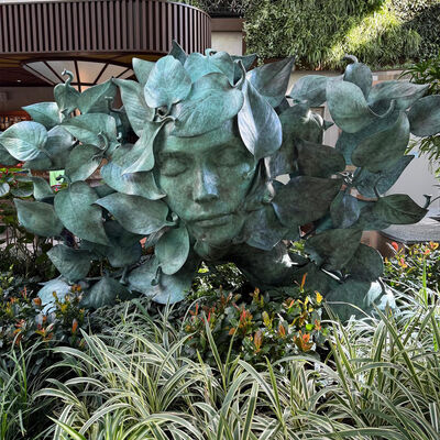 İyi bir fiyat. İç ve dış mekanlarda dekorasyon için çağdaş bronz peri heykel çevrimiçi