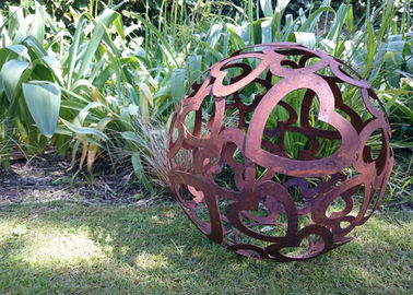 İyi bir fiyat. Büyük Kalp Desen Corten Çelik Heykel Hollow Küre Metal Bahçe Topu çevrimiçi