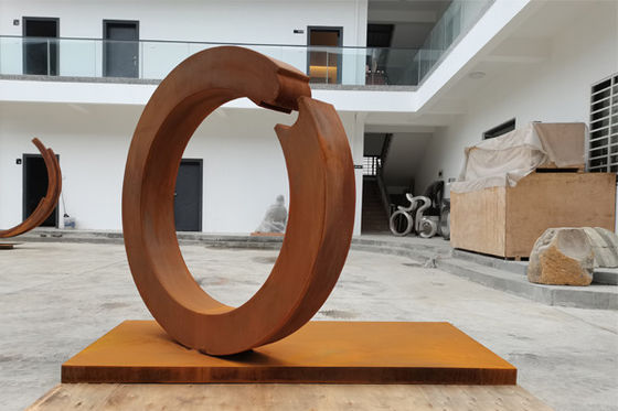 İyi bir fiyat. 1.5m Yükseklik Soyut Corten Çelik Metal Halka Heykel çevrimiçi